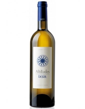 El vino Altitudes, de la bodega IXSIR, es de los más emblemáticos vinos blancos árabes para catar con seres queridos.