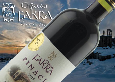 El vino tinto Pinacle de la excelente bodega libanesa Chateau Fakra es ideal para cenar carnes y pescados.