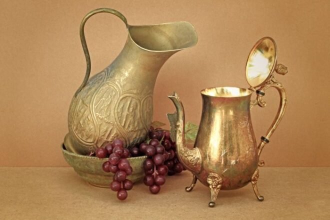 Selección de Delivinos Urban Gourmet de tres vinos tintos árabes para descorchar en 2023.