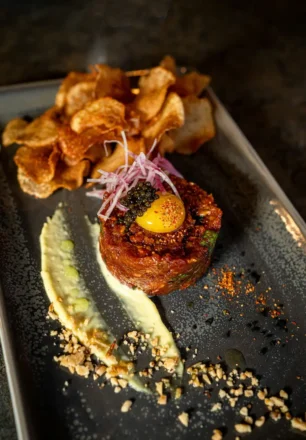 Steak tartar Delivinos Restaurant
