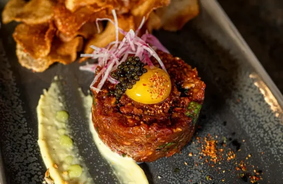 Steak tartar Delivinos Restaurant